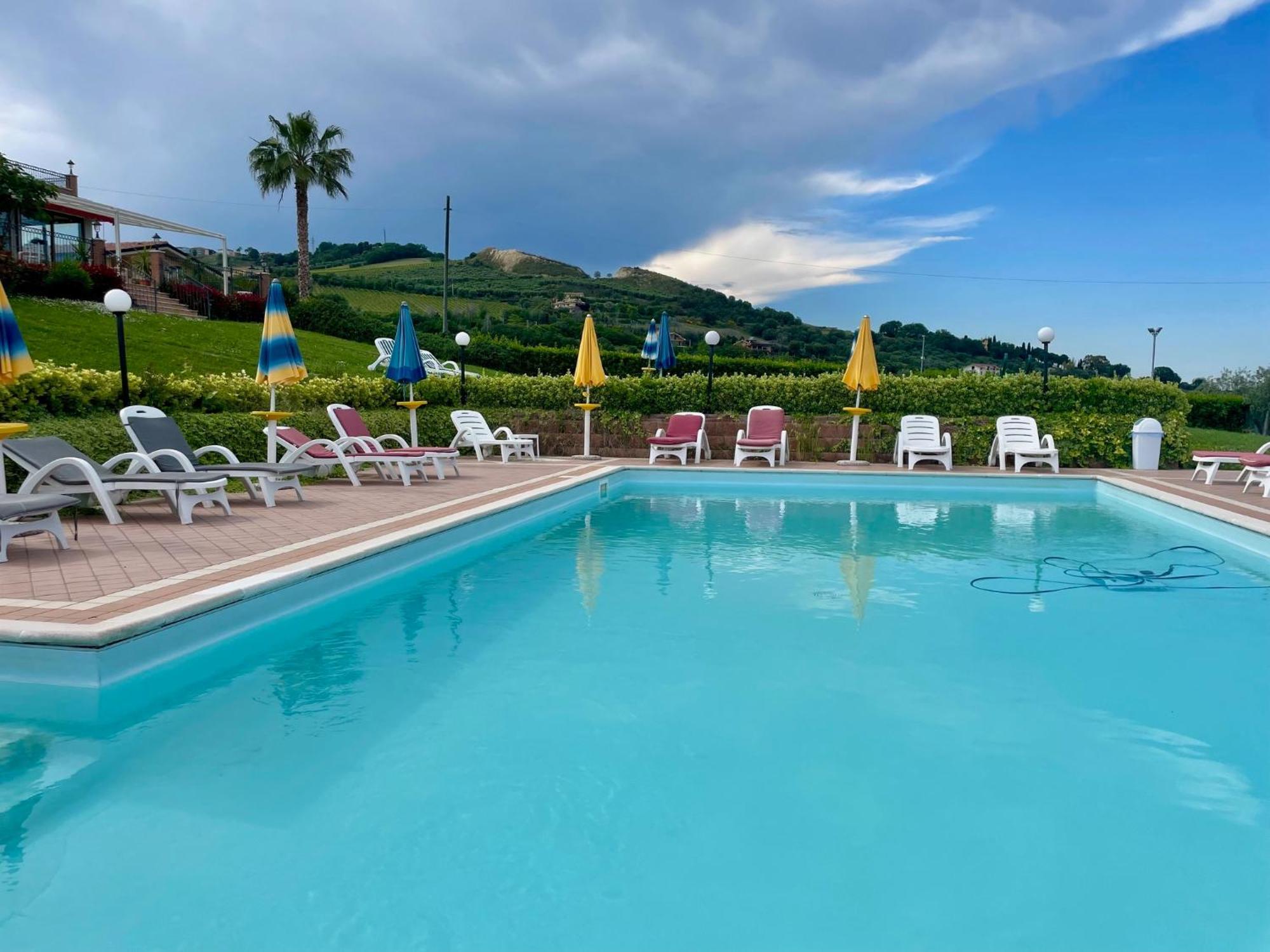 Vigneto - Italian Restaurant & B&B Villa Rosa Di Martinsicuro Экстерьер фото
